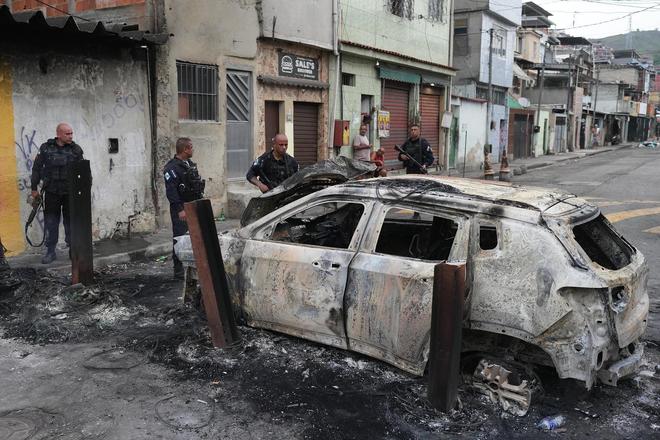 名警察围剿121人死亡毒贩无人机扔炸弹头号头目逃脱尊龙凯时人生就是搏平台巴西最致命反毒行动：2500(图5)